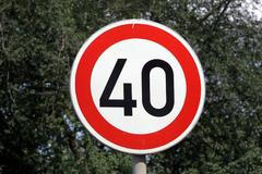 Značka omezení rychlosti na 40 km/h