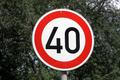 Značka omezení rychlosti na 40 km/h