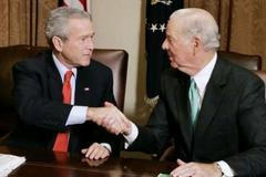 Prezident Bush s Jamesem Bakerem v Bílém domě