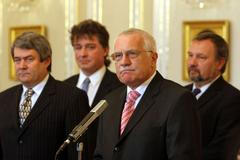 Prezident Klaus a zástupci KSČM na tiskovékonferenci po společném jednání
