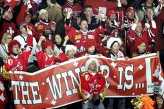 Švýcarští fandové oslavují vítězství hokejistů