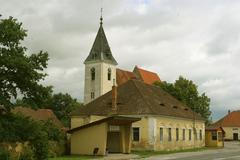 Fary a kostely na prodej