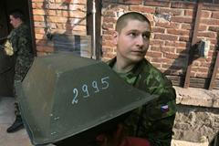 Ostatky putují z dílny na náklaďáky