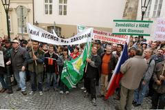 Před britským velvyslanectvím