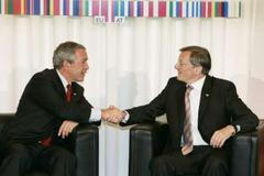 Bush jedná ve Vídni