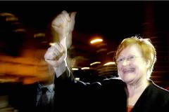 Tarja Halonenová slaví