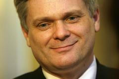 Vlastimil Tlustý, ministr financí.