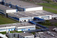 V halách u Hranic působí společnost LG Philips. Továrna nechátrá. Zatím.