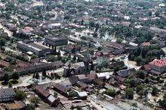 Zaplavená obec Troubky při povodních v roce 1997