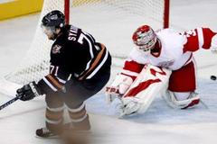 Petr Sýkora překonává Dominika Haška