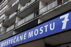 Most má dva primátory