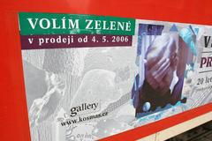 Inzerát na knihu Václava Havla na pražských tramvajích