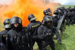 Policie nacvičovala zásah proti technařům