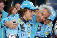 Šéf Renaultu Flavio Briatore se svými piloty