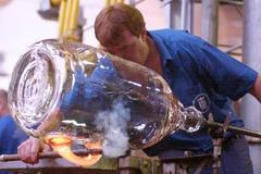 Největší pivní sklenici na světě vyrobili v roce 2004 skláři v Harrachově na Semilsku