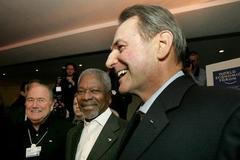 Prezident FIFA Joseph Blatter, generální tajemník OSN Kofi Annan a Jacques Rogge