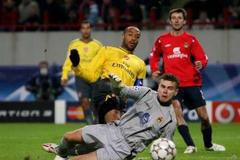 Henry střílí podél Akinfeeva