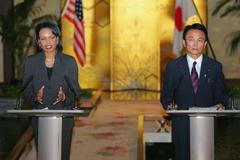 Americká ministryně zahraničí Condoleezza Riceová zahájila svou asijsou cestu schůzkou s japonským kolegou Asem