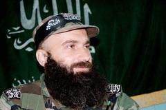 Šamil Basajev na snímku z roku 1999