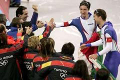 Italští rychlobruslaří slaví vítězství ve stíhačce