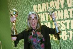 Laurie Collyer s hlavní cenou za film Sherrybaby