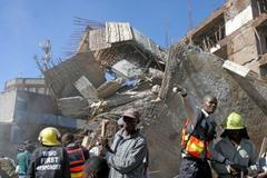 Keňa - zřícená budova