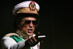 Ramon Tikaram v operní inscenaci Kaddáfí: Živý mýtus