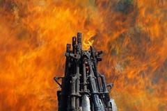 Kambodža - pálení zbraní 5