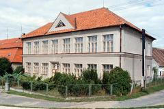 Bývalá škola v Babicích, později obecní úřad