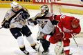 Detroit - Nashville: Zetterberg (vpravo), Smithson a Vokoun