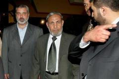 Hlavní představitelé Hamasu - Ismáíl Haníja a Mahmúd Zahar