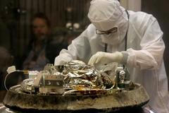 Vědci rozbalují sondu Stardust