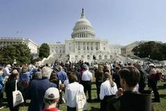 Demonstrace proti válce v Iráku před Bílým domem