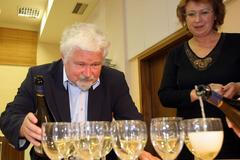 Petr Pithart o 24 hlasů obhájil křeslo v senátu