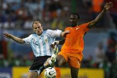 Argentina - Pobřeží Slonoviny: Cambiasso a Zokora