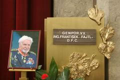 Poslední pocta generálu Fajtlovi2