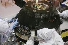 Vědci rozbalují sondu Stardust