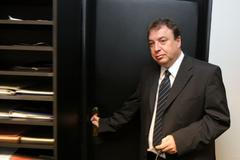 Primátor Mostu Vlastimil Bártl. Opozice mu uzamkla kancelář