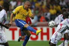 Brazílie - Francie: Ronaldo a Thuram