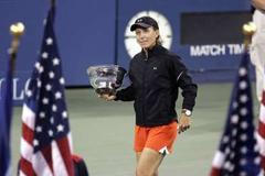 Navrátilová s trofejí