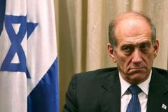 Izraelský premiér Ehud Olmert hrozí "železnou pěstí"