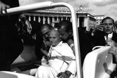 Agca vystřelil na papeže