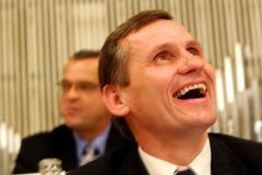 Novým šéfem lidovců se stal Jiří Čunek, v pozadí Miroslav Kalousek