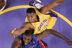 Los Angeles - Detroit: Bynum a Mohammed
