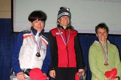 Blanka Nedvědická (vlevo) na stupních vítězů v Kanadě