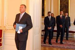 Topolánek skládá demisi