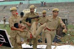 Zraněný policista při kriketu