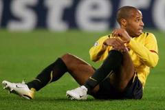 Thierry Henry na trávníku