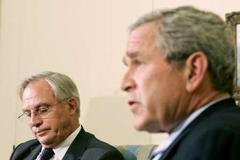 Americký prezident George Bush oznamuje rezignaci šéfa CIA Portera Gosse