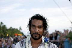 Naveen Andrews (Sayid) na premiéře seriálu Lost 3